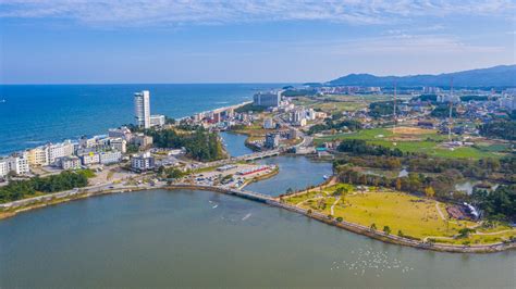  Reflections on the Soul: A Journey Through Korean Urban Landscapes and Inner Lives